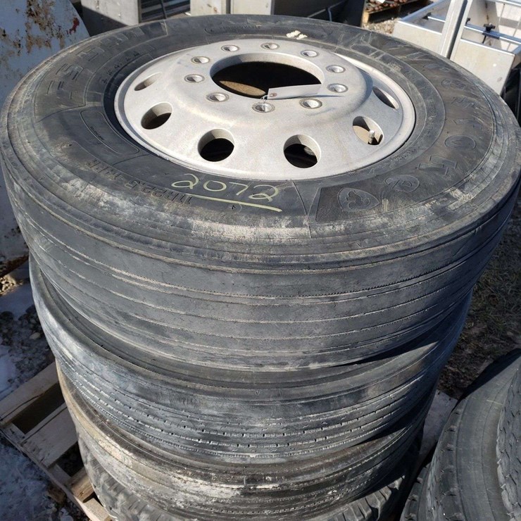 4 11R22.5 on 10 bolt rims