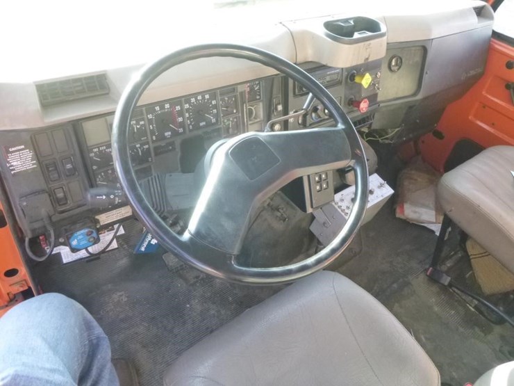 2001-international-4900-image-8