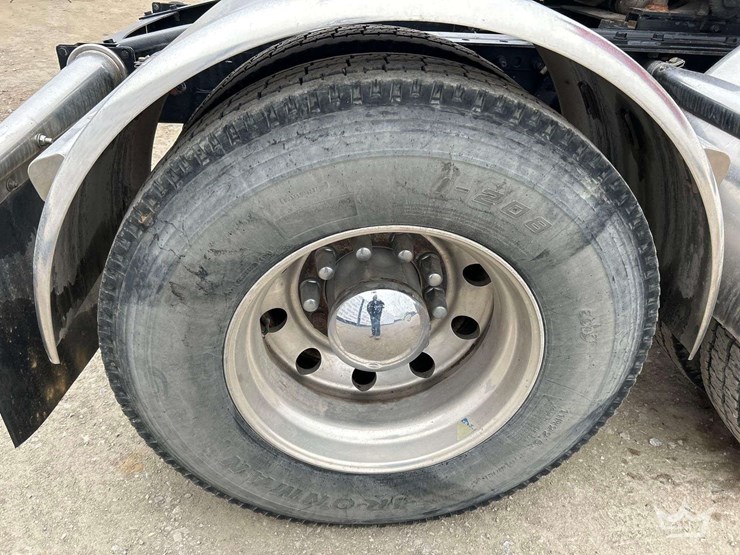 2007-freightliner-columbia-120-image-28