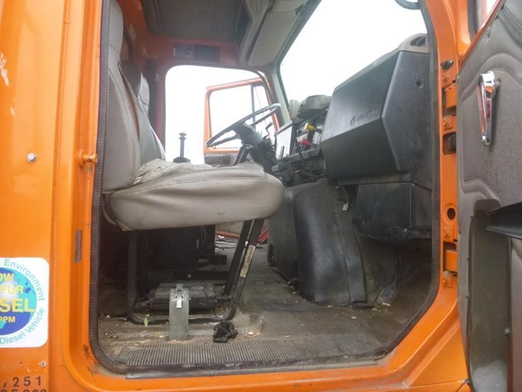 2001-international-2574-image-9