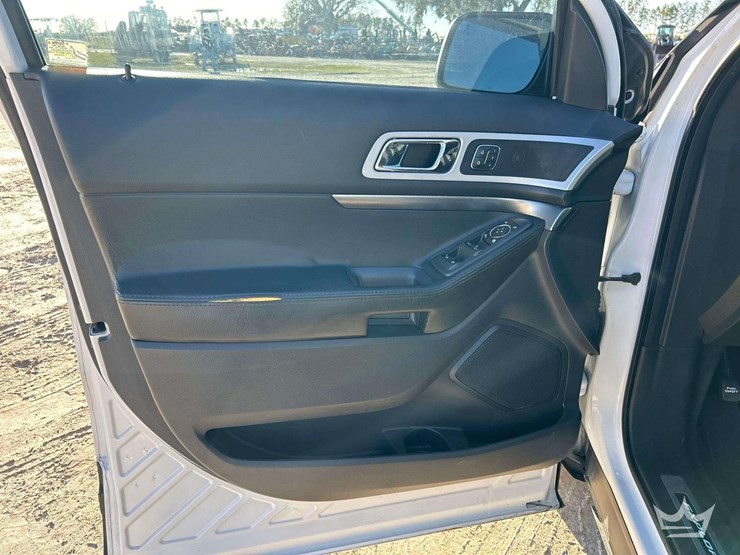 2014-ford-explorer-image-11