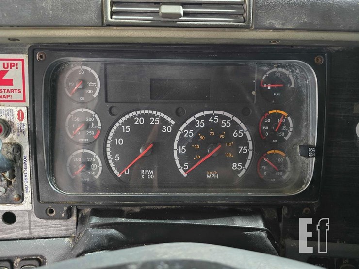 2013-freightliner-columbia-120-image-11