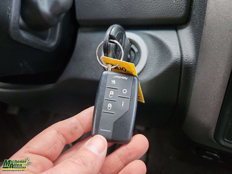 2014-dodge-1500-image-28