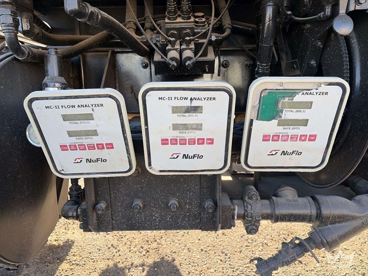 2015-peterbilt-348-image-23