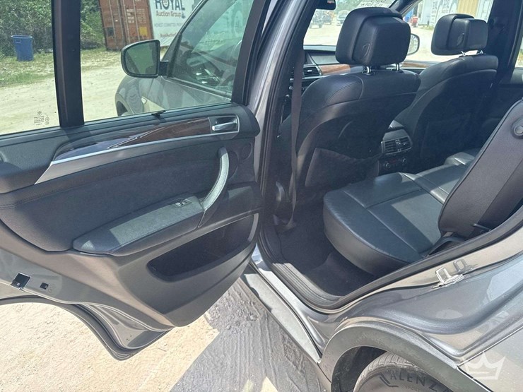 2013-bmw-x5-image-18