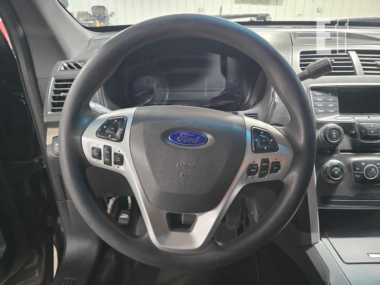 2014-ford-explorer-image-10