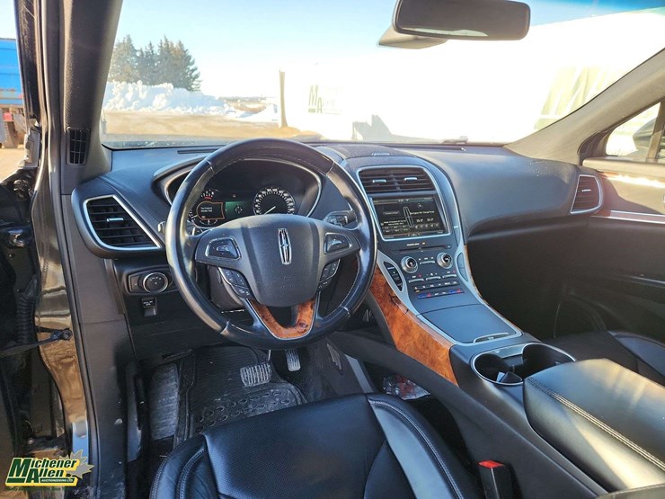 2016-lincoln-mkx-image-19