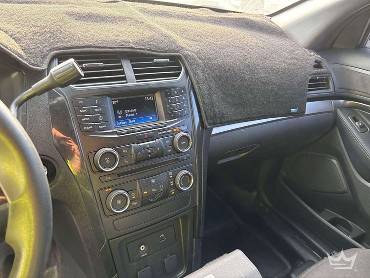 2016-ford-explorer-image-14