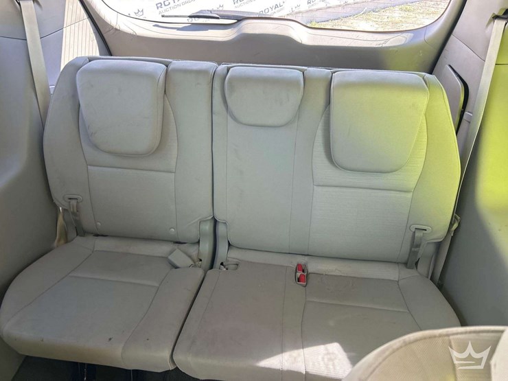 2015-kia-sedona-image-17