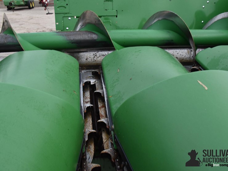 2024-john-deere-c8r-image-15