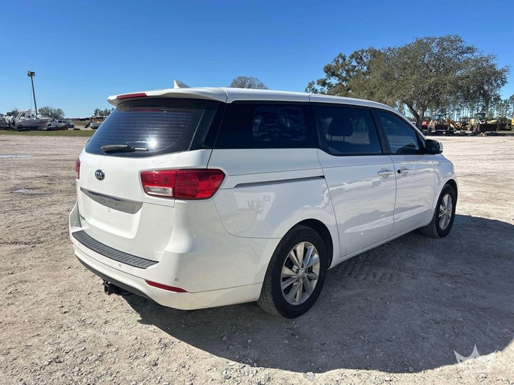 2015-kia-sedona-image-3