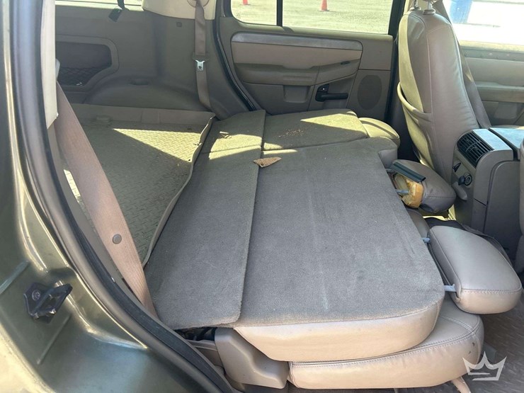 2004-ford-explorer-image-24