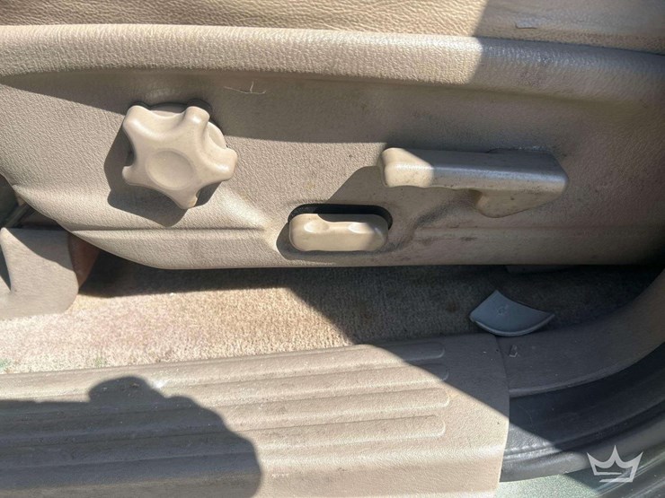 2004-ford-explorer-image-13