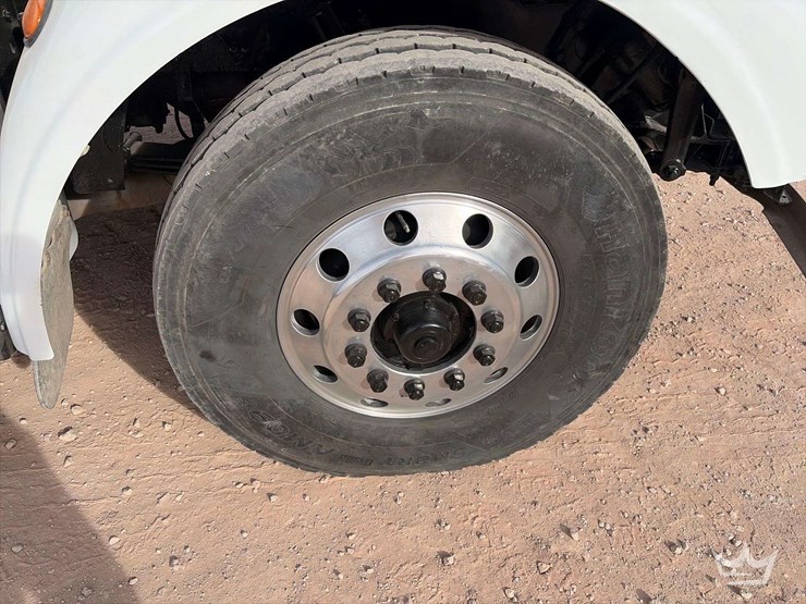 2013-peterbilt-365-image-36