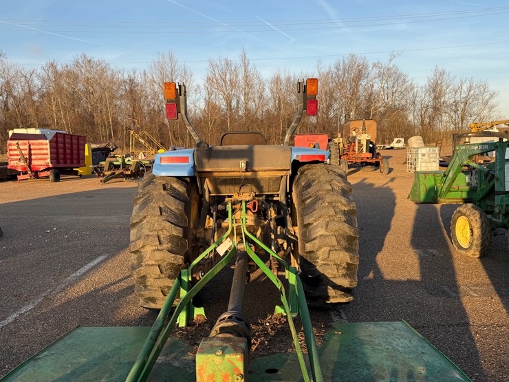 new-holland-t2320-image-6