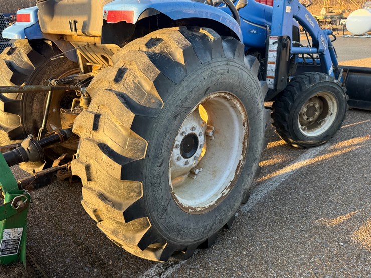 new-holland-t2320-image-8