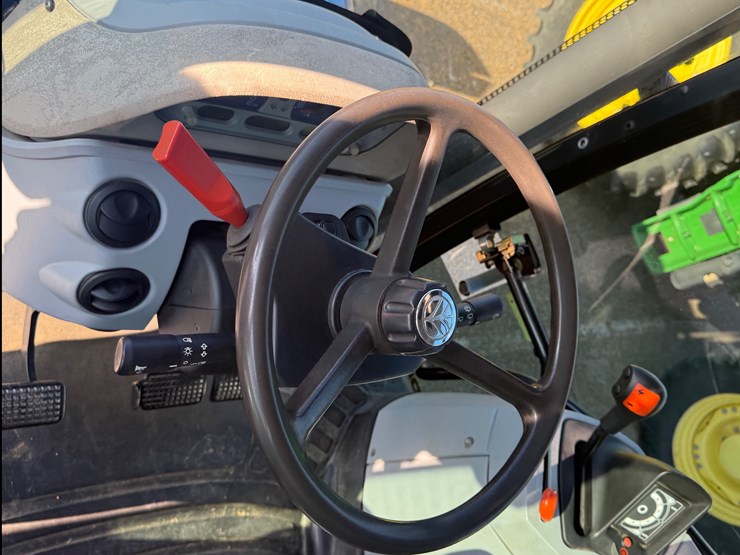 new-holland-t6070-image-37