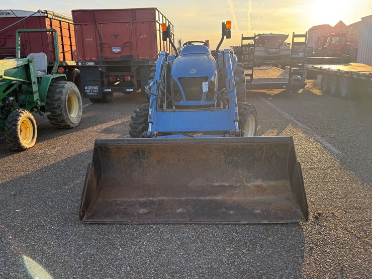 new-holland-t2320-image-3