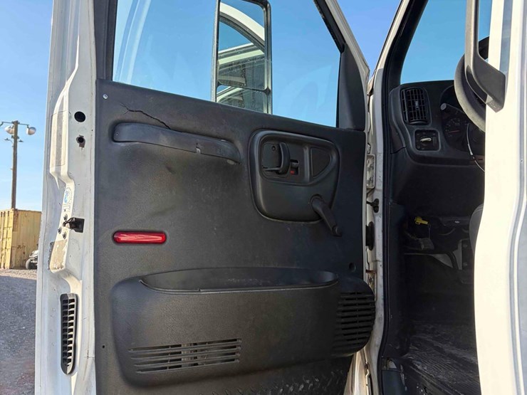 2007-gmc-7500-image-11