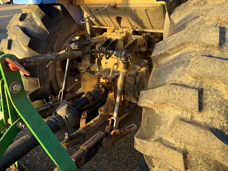 new-holland-t2320-image-9