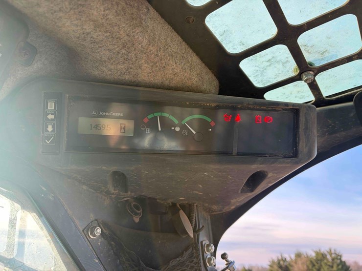 2017-deere-323e-image-11