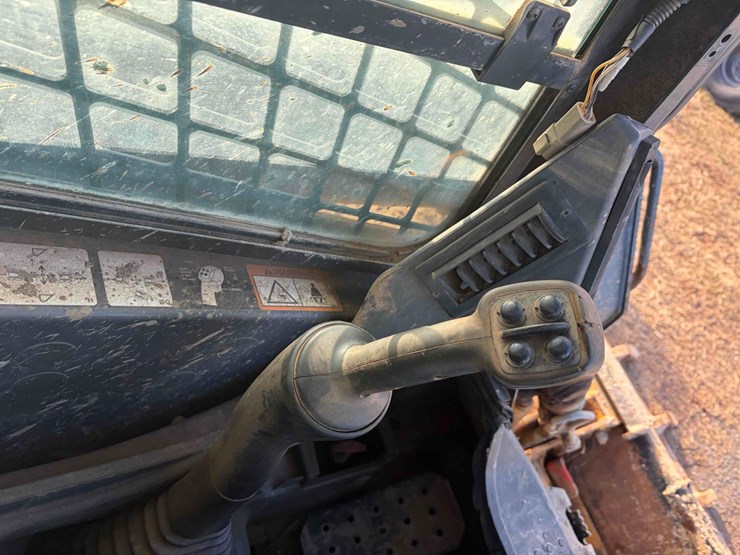 2017-deere-323e-image-14