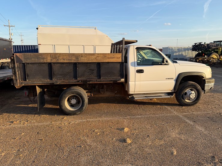2005-chevrolet-3500-image-1