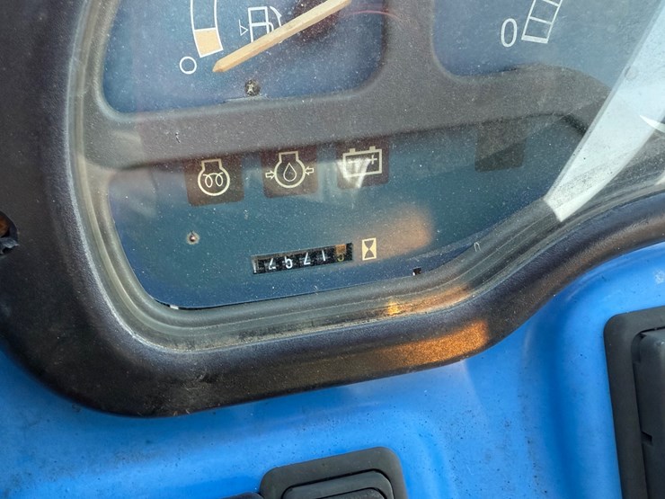 new-holland-t2320-image-22