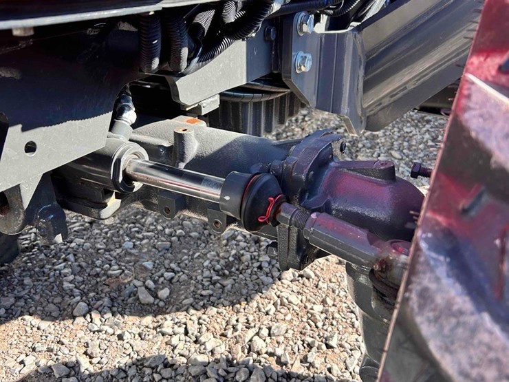 2024-massey-ferguson-1835e-image-10