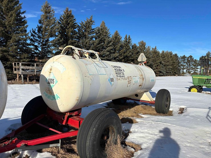 anhydrous-tank-with-trailer-image-1