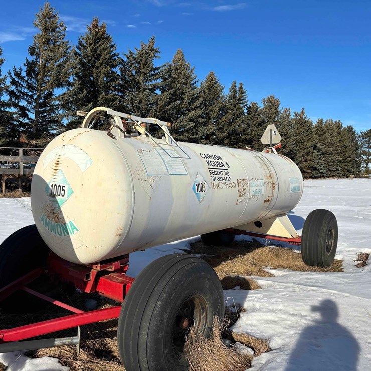 Anhydrous Tank with Trailer