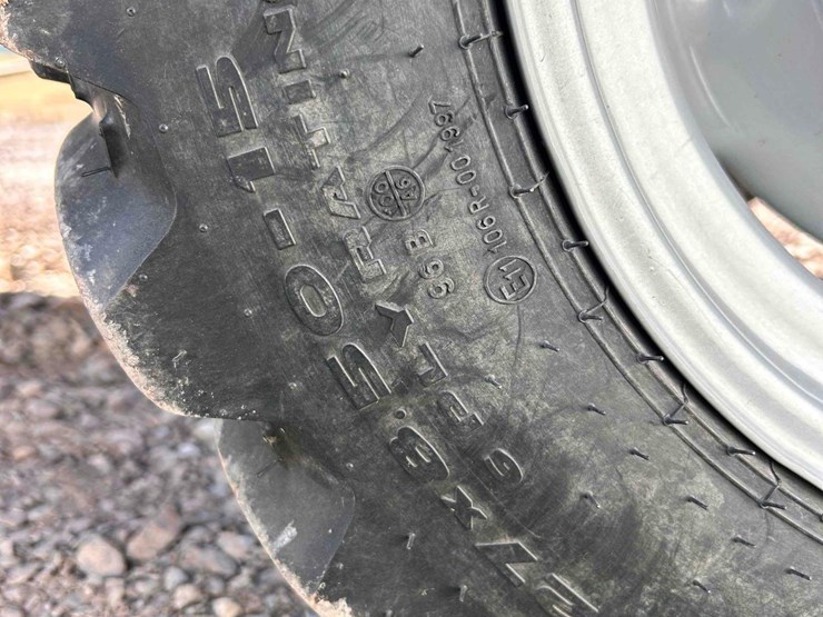 2024-massey-ferguson-1835e-image-13