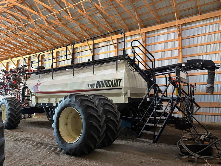 2014-bourgault-7700-image-28