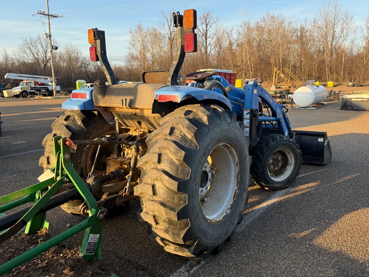 new-holland-t2320-image-7