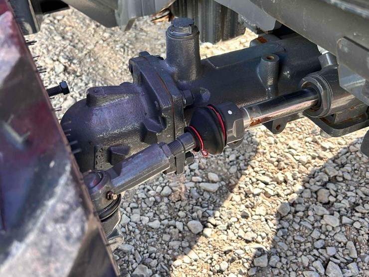 2024-massey-ferguson-1835e-image-11