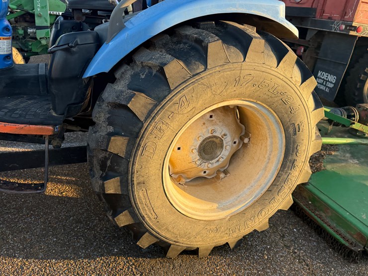 new-holland-t2320-image-24