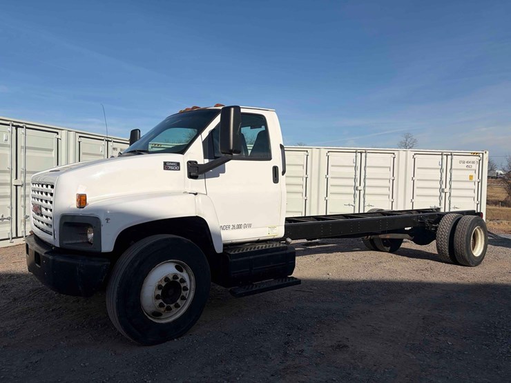 2007-gmc-7500-image-1