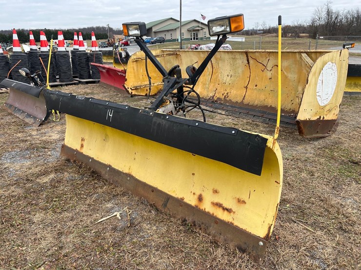 meyer-8.5'-snow-plow-w/-bracket-image-1