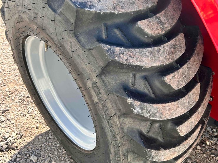 2024-massey-ferguson-1835e-image-14