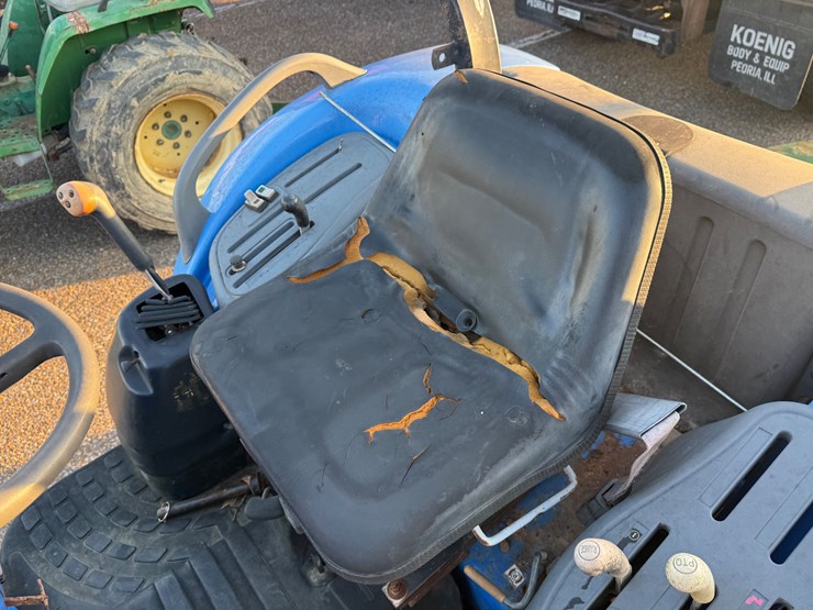 new-holland-t2320-image-18