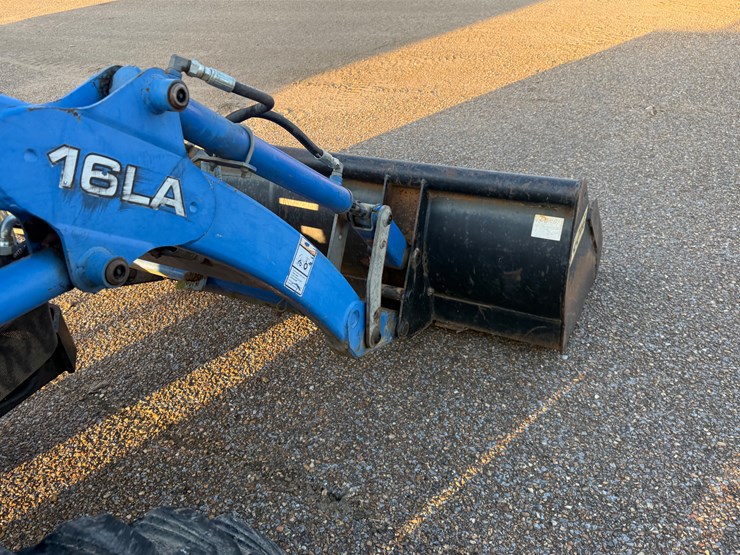 new-holland-t2320-image-11