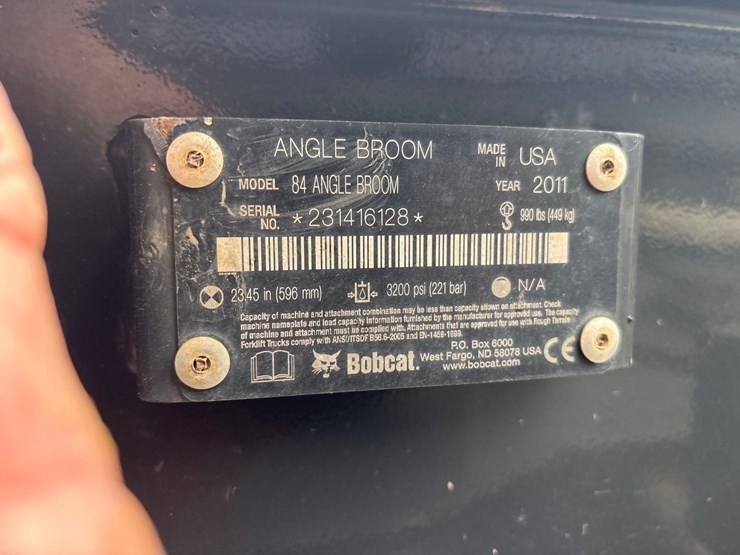 2011-bobcat-broom-image-10