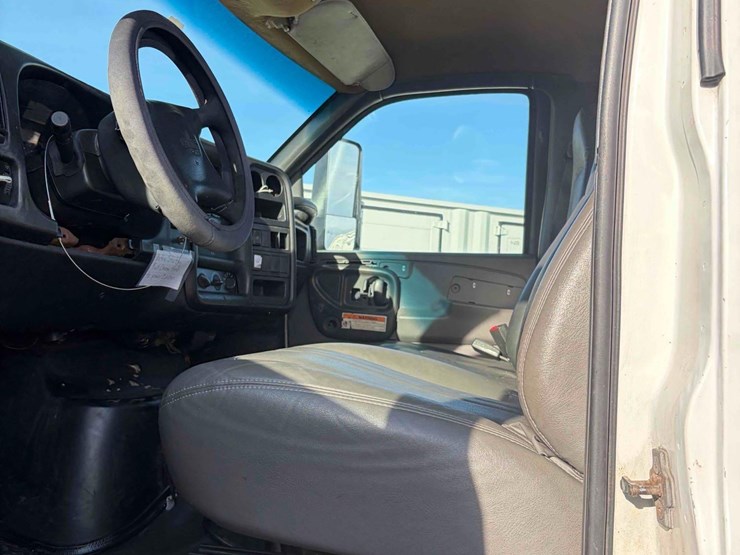 2007-gmc-7500-image-12