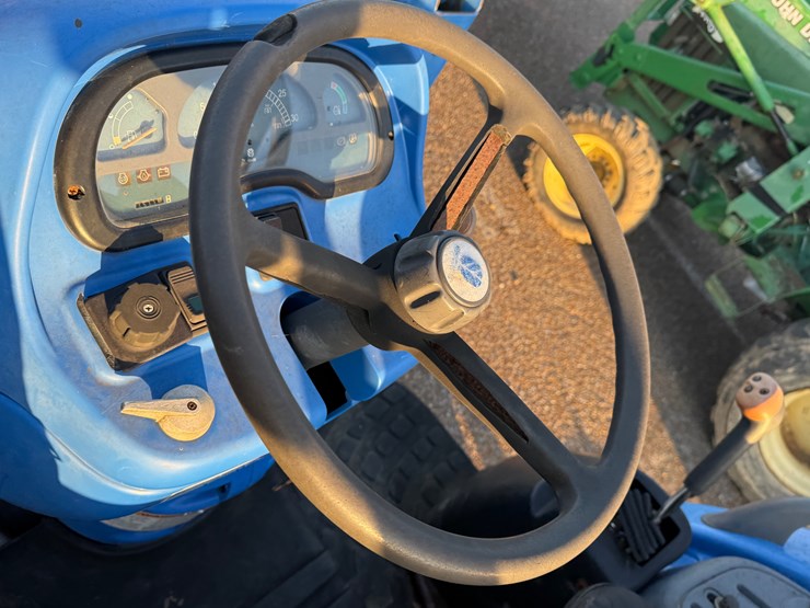 new-holland-t2320-image-17