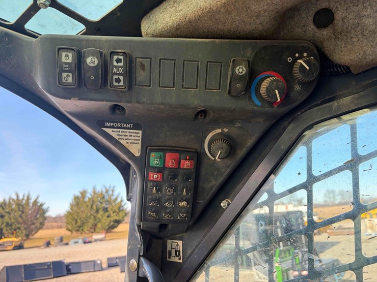 2017-deere-323e-image-12