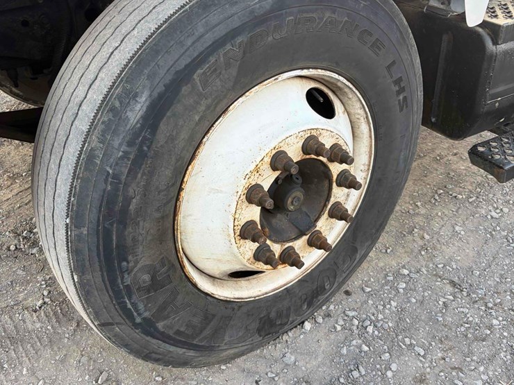 2007-gmc-7500-image-10