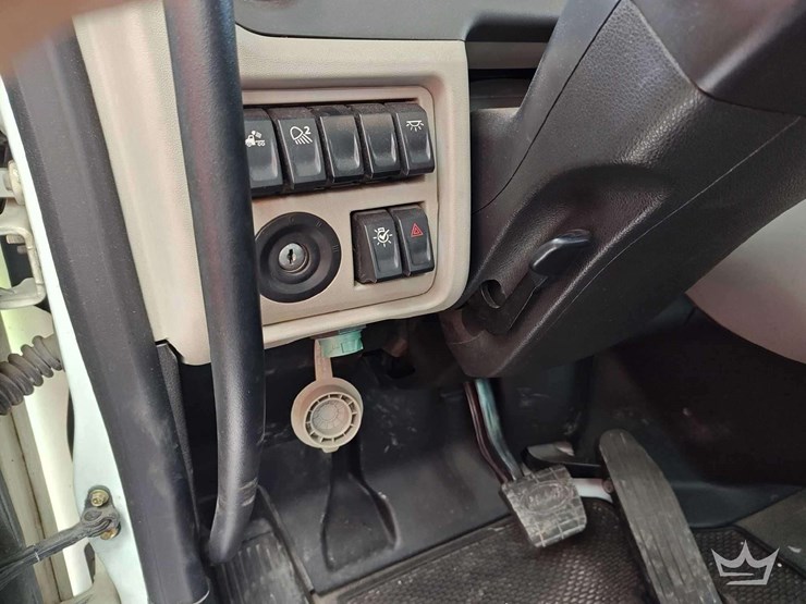 2022-peterbilt-567-image-31