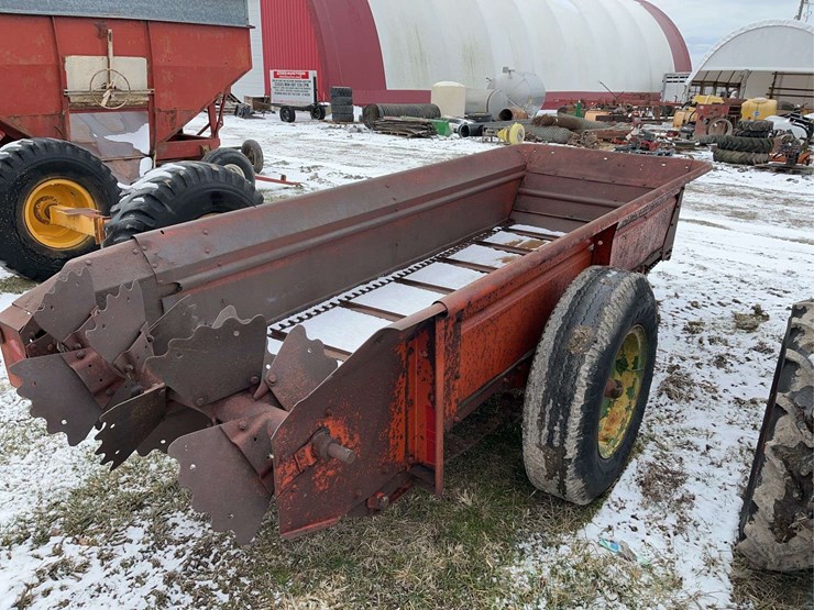 new-holland-328-image-7