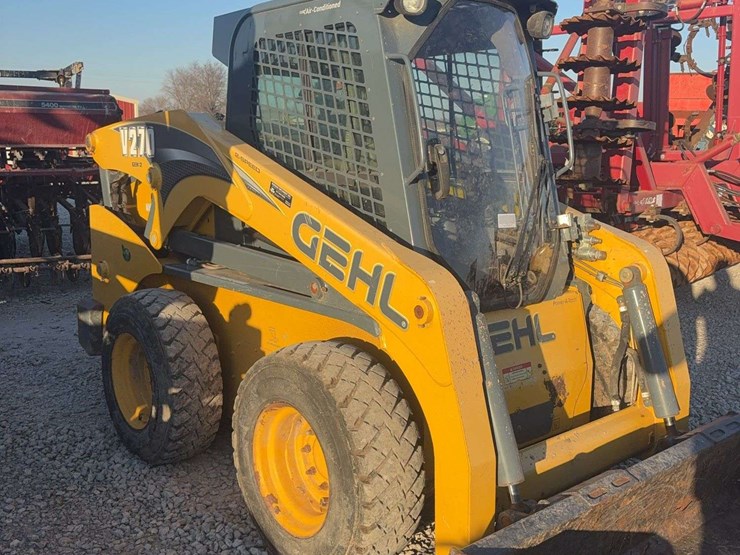 2015-gehl-v270-image-2