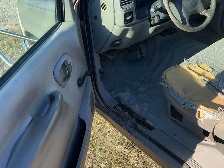 2000-chevrolet-3500-image-12